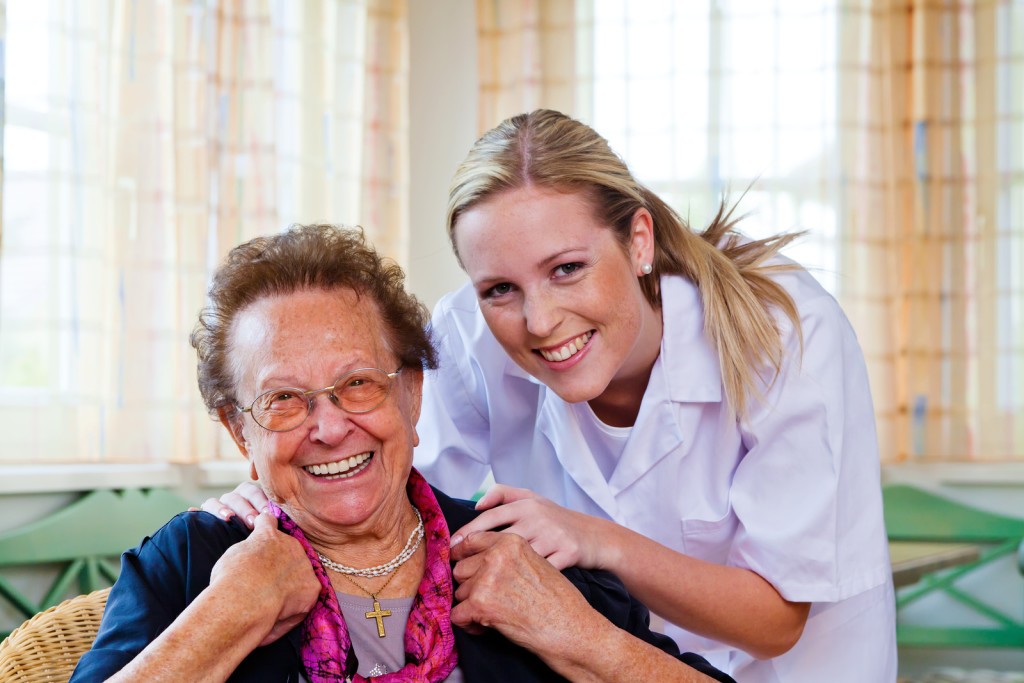 a nurse home care visits a patient